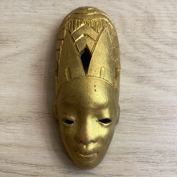 Small African Goddess‎ Masks - Picture 2 of 9